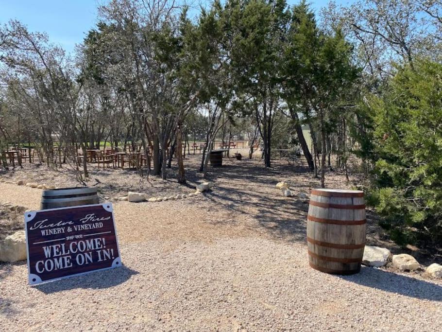 约翰逊城 12 Fires Luxury Glamping With Heating #5酒店 外观 照片