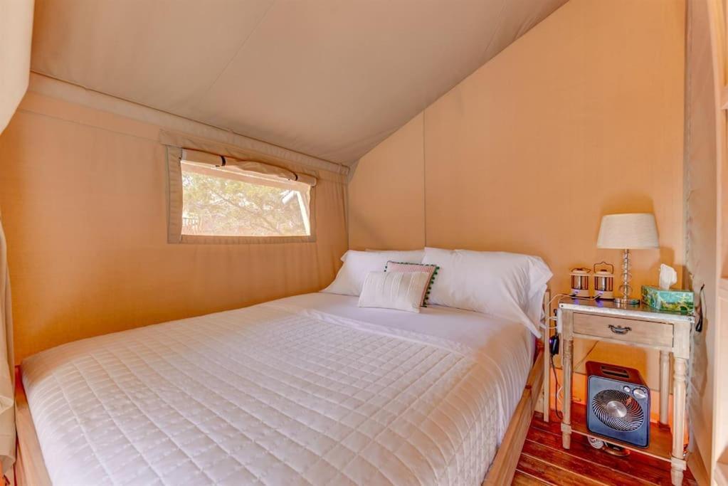 约翰逊城 12 Fires Luxury Glamping With Heating #5酒店 外观 照片